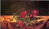 Martin Johnson Heade Famous Paintings - Roses Lying on Gold Velvet